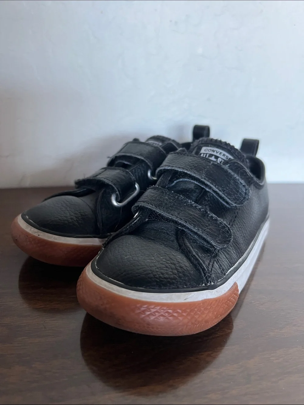 Converse 2V OX Chuck Taylor Kids Black Leather Sneakers /Velcro Size Boy 1